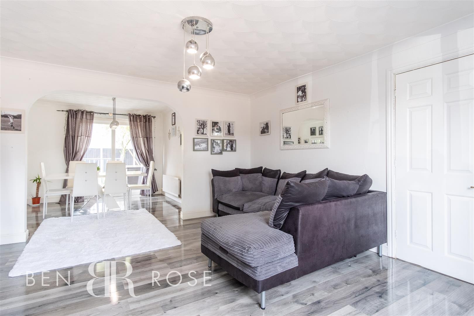 4 bed property in Ridge Way, Preston
